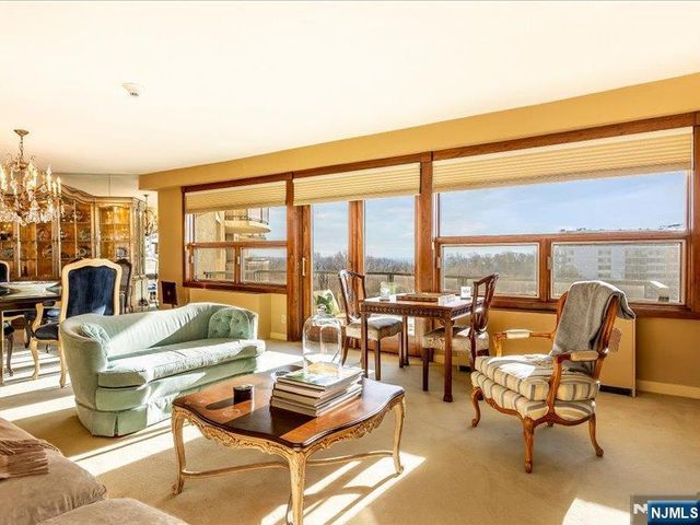 2 Claridge Drive 8IE, Verona, NJ 07044