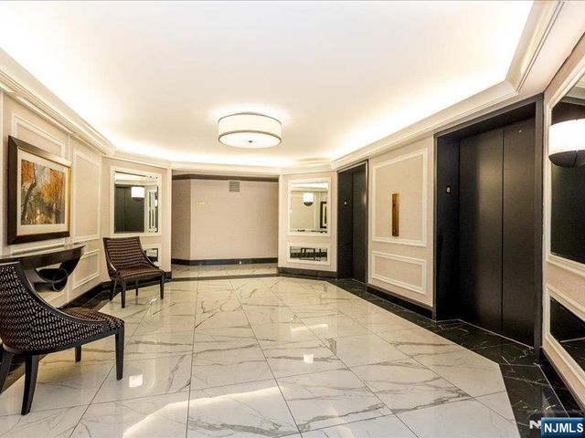 2 Claridge Drive 8IE, Verona, NJ 07044