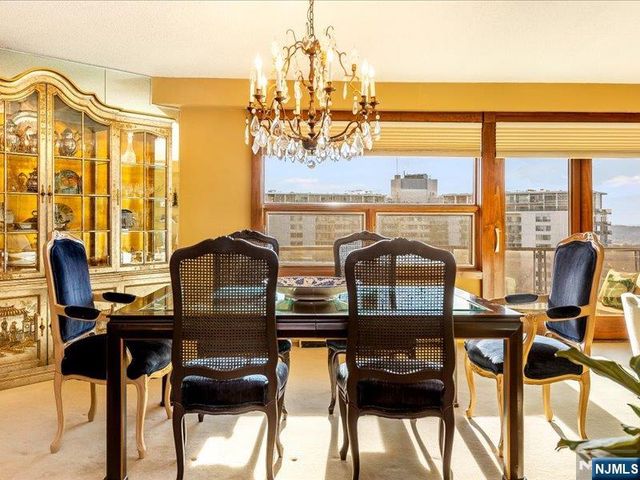 2 Claridge Drive 8IE, Verona, NJ 07044