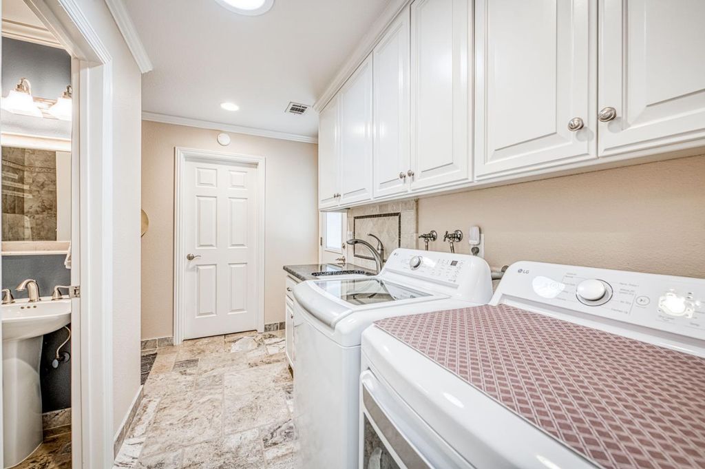 Image 25 of property listing at 3738 W Minarets Avenue, Fresno, CA 93711