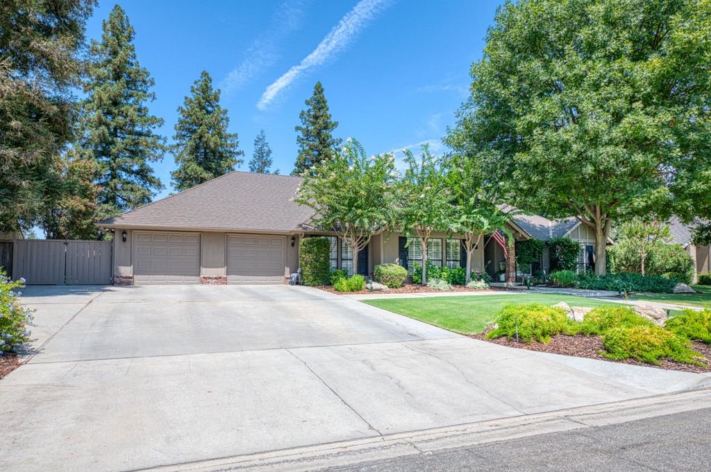 Image 3 of property listing at 3738 W Minarets Avenue, Fresno, CA 93711