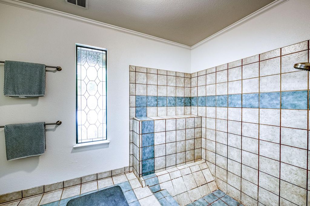 Image 38 of property listing at 3738 W Minarets Avenue, Fresno, CA 93711