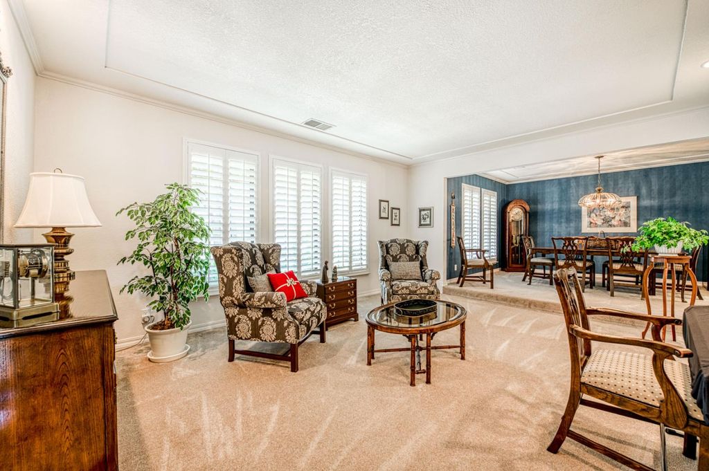 Image 5 of property listing at 3738 W Minarets Avenue, Fresno, CA 93711