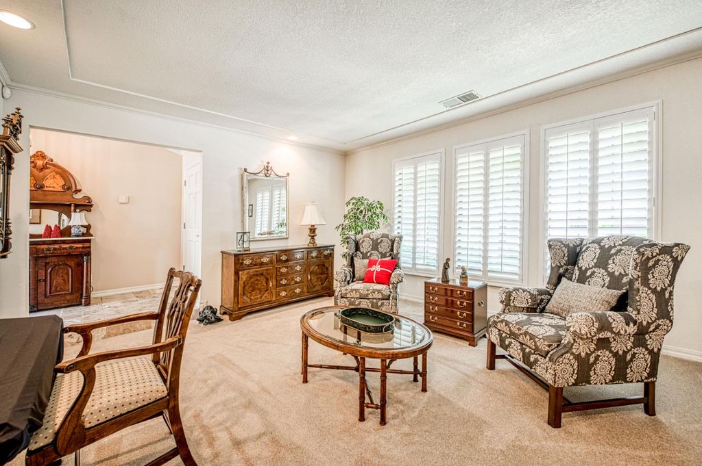 Image 6 of property listing at 3738 W Minarets Avenue, Fresno, CA 93711