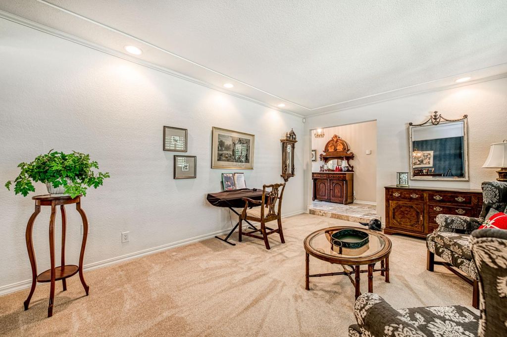 Image 7 of property listing at 3738 W Minarets Avenue, Fresno, CA 93711