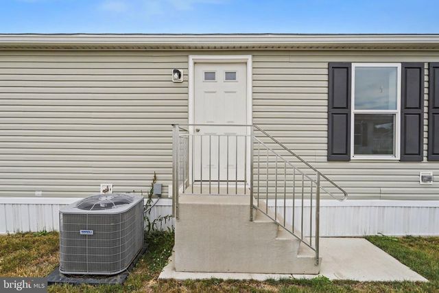 61 EVERGREEN ALY, Palmyra, PA 17078