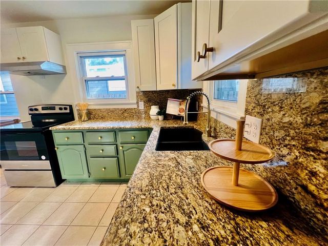 319 E 70th Terrace, Kansas City, MO 64113