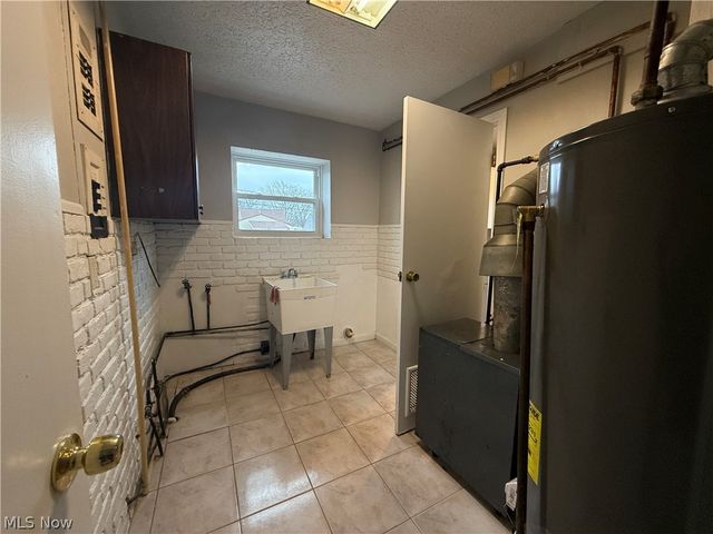 6751 Oakwood Road, Parma Heights, OH 44130