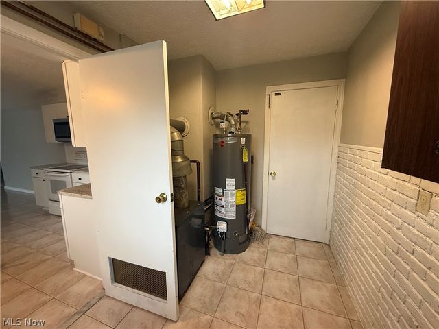 6751 Oakwood Road, Parma Heights, OH 44130