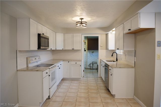 6751 Oakwood Road, Parma Heights, OH 44130