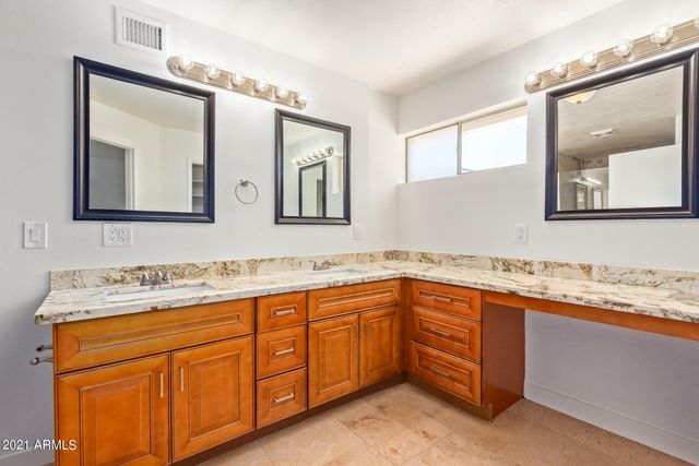 8731 E Minnezona Avenue, Scottsdale, AZ 85251