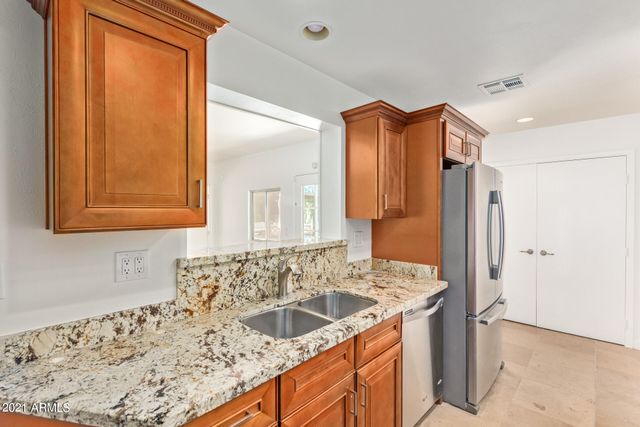8731 E Minnezona Avenue, Scottsdale, AZ 85251