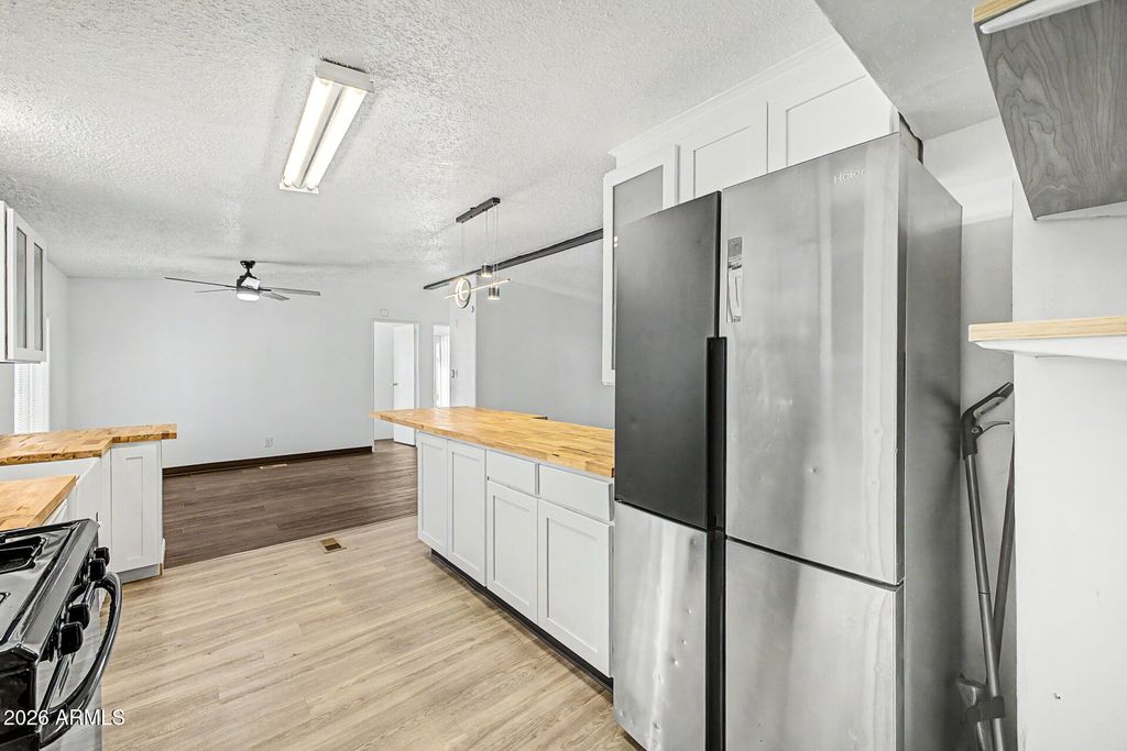 Image 11 of property listing at 1105 N Dysart Road 16, Avondale, AZ 85323