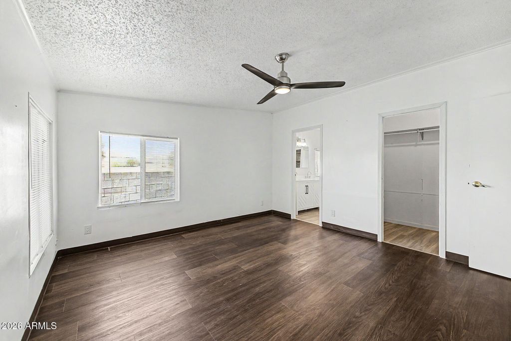 Image 12 of property listing at 1105 N Dysart Road 16, Avondale, AZ 85323