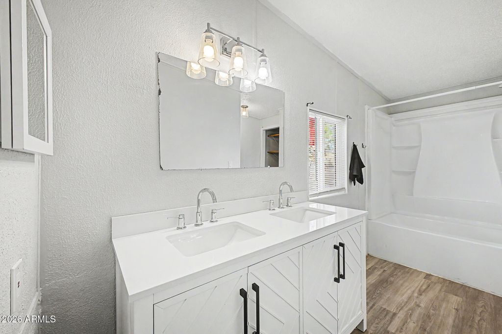 Image 14 of property listing at 1105 N Dysart Road 16, Avondale, AZ 85323