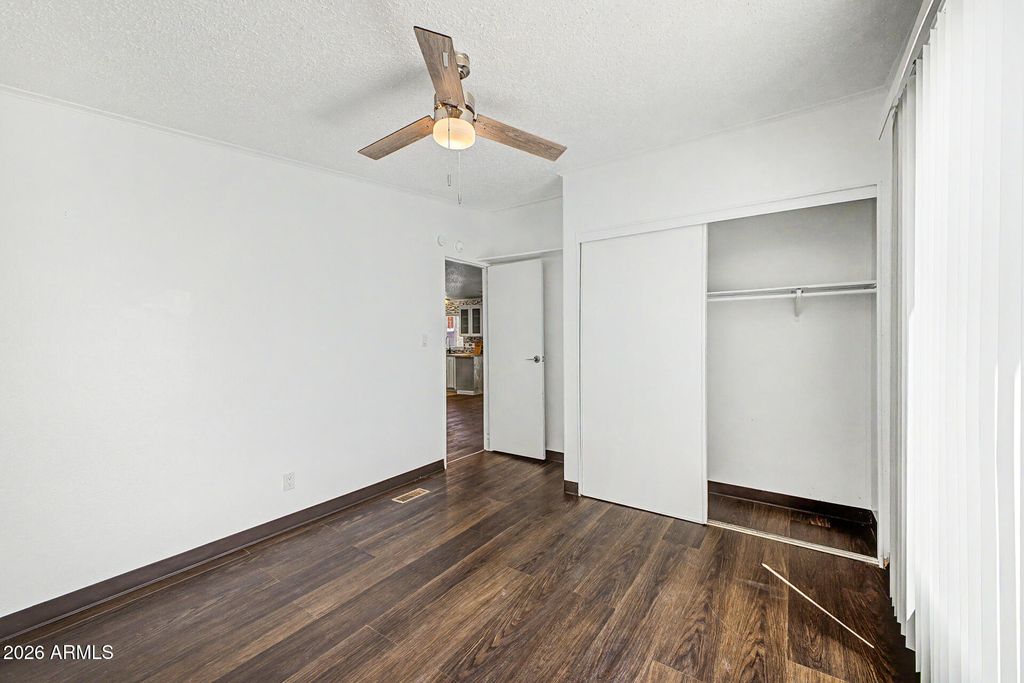 Image 16 of property listing at 1105 N Dysart Road 16, Avondale, AZ 85323