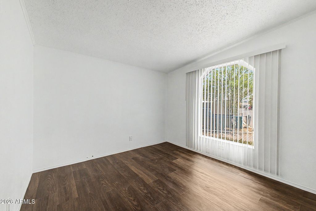 Image 20 of property listing at 1105 N Dysart Road 16, Avondale, AZ 85323