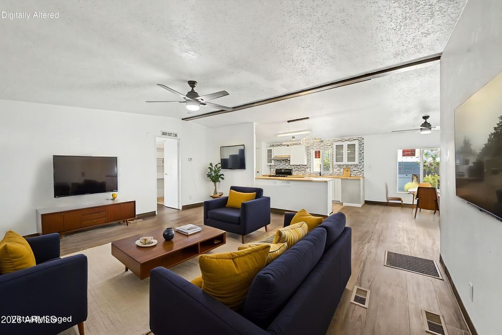 Image 7 of property listing at 1105 N Dysart Road 16, Avondale, AZ 85323