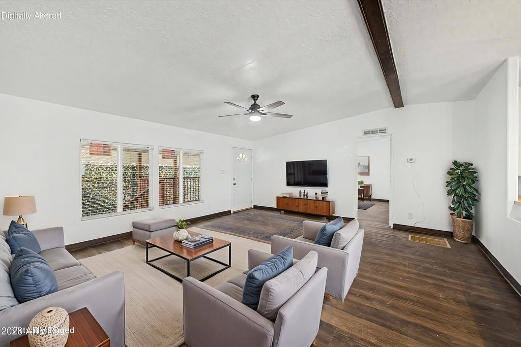 Image 8 of property listing at 1105 N Dysart Road 16, Avondale, AZ 85323