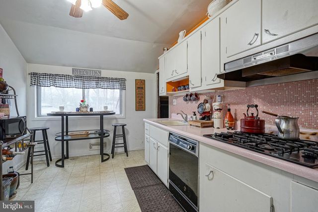 18 SLEEPY HOLLOW RD, Stratford, NJ 08084