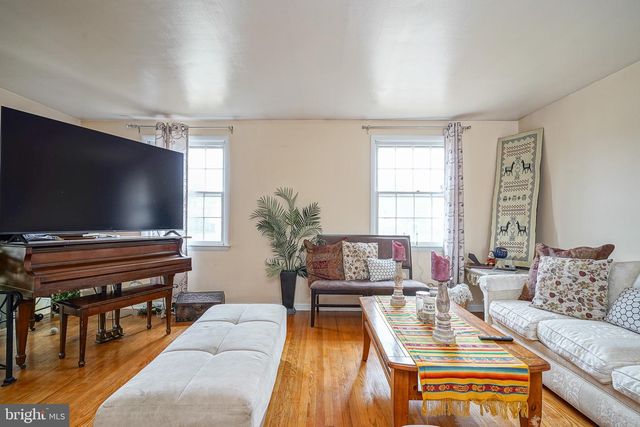 18 SLEEPY HOLLOW RD, Stratford, NJ 08084