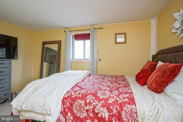 18 SLEEPY HOLLOW RD, Stratford, NJ 08084