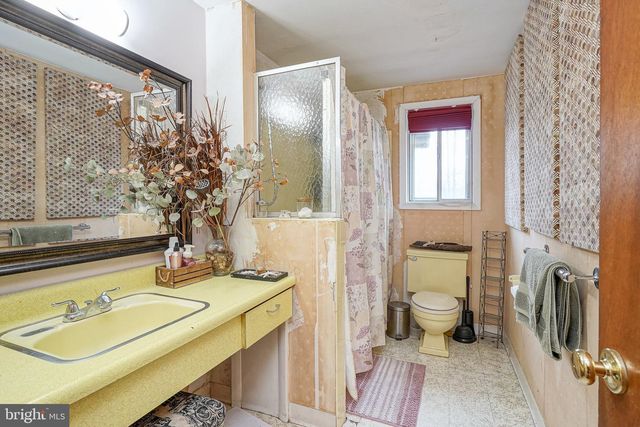 18 SLEEPY HOLLOW RD, Stratford, NJ 08084