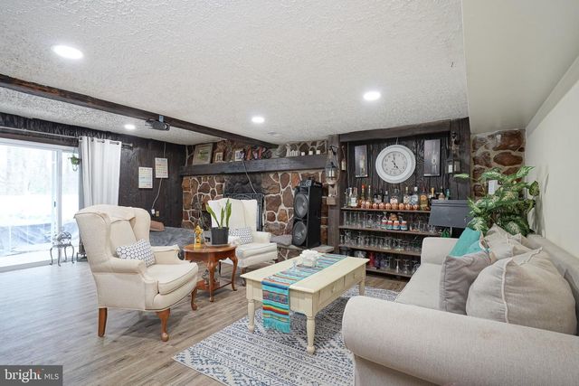 18 SLEEPY HOLLOW RD, Stratford, NJ 08084