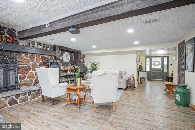 18 SLEEPY HOLLOW RD, Stratford, NJ 08084