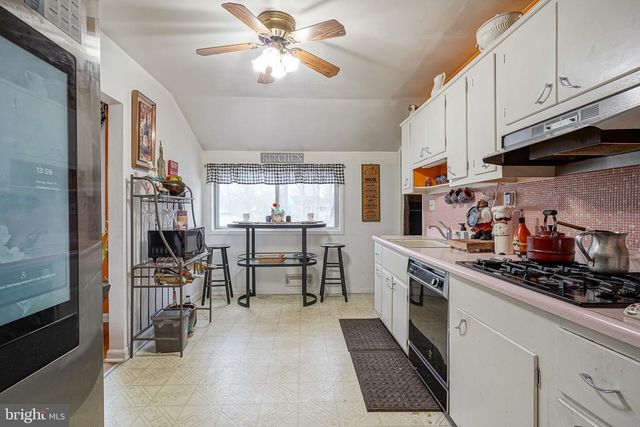 18 SLEEPY HOLLOW RD, Stratford, NJ 08084