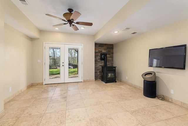 25080 State Avenue, Tonganoxie, KS 66086