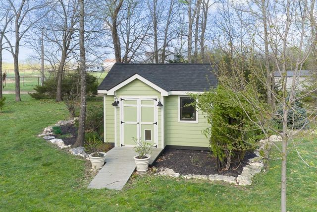 25080 State Avenue, Tonganoxie, KS 66086