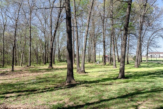 25080 State Avenue, Tonganoxie, KS 66086