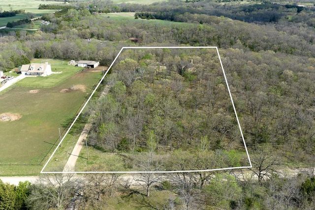 25080 State Avenue, Tonganoxie, KS 66086