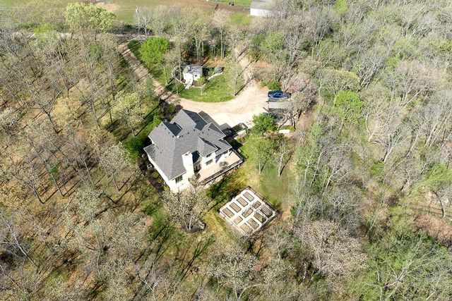 25080 State Avenue, Tonganoxie, KS 66086