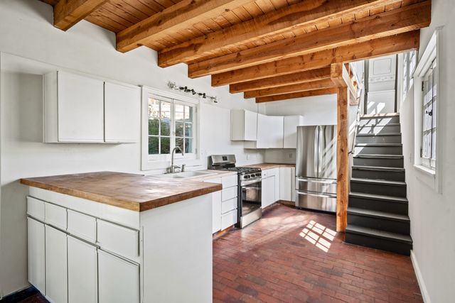 6 Harvey, Madrid, NM 87010