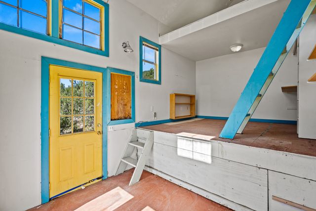6 Harvey, Madrid, NM 87010