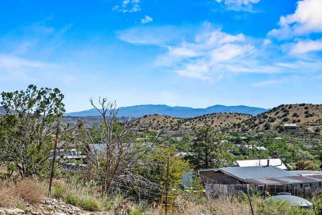 6 Harvey, Madrid, NM 87010