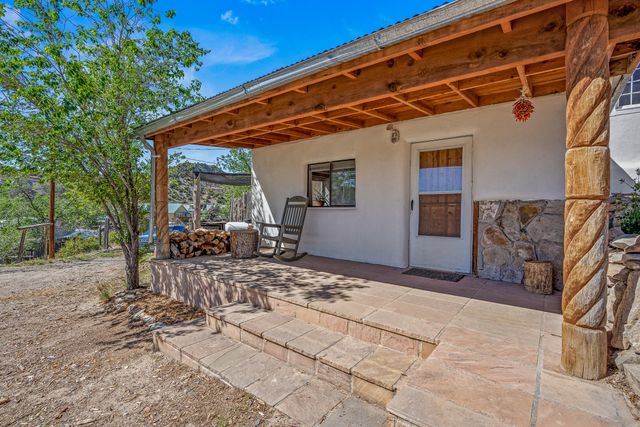 6 Harvey, Madrid, NM 87010