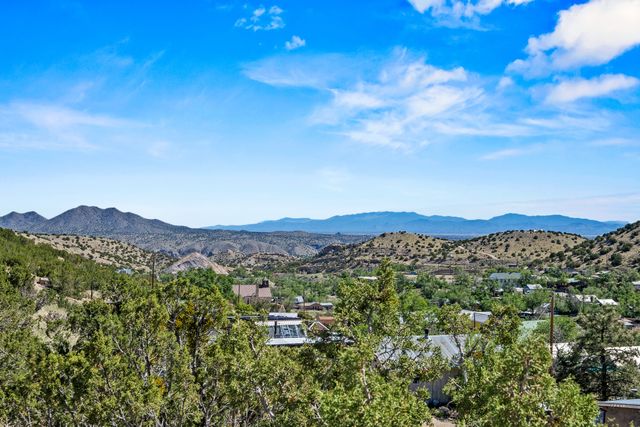 6 Harvey, Madrid, NM 87010