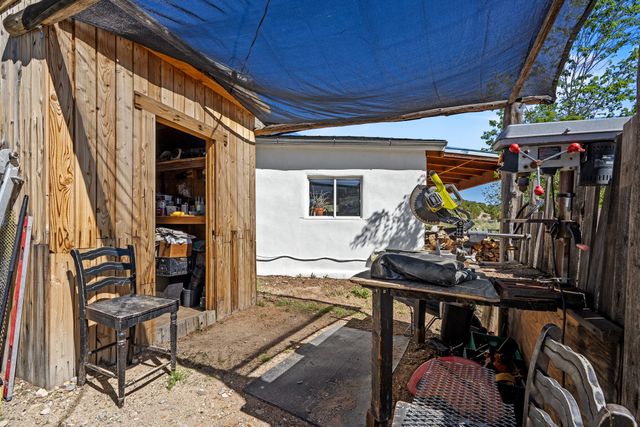 6 Harvey, Madrid, NM 87010