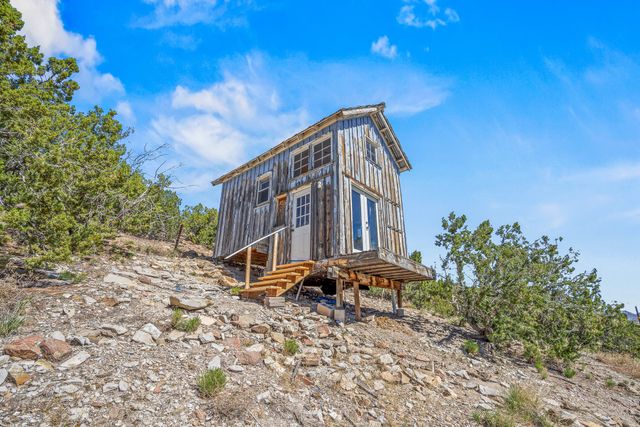 6 Harvey, Madrid, NM 87010