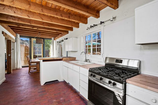 6 Harvey, Madrid, NM 87010