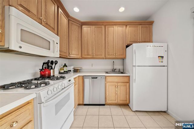 127 Stonegate Trail, Cresskill, NJ 07626