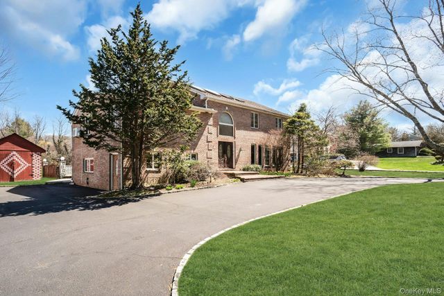 12 Bagatelle Road, Dix Hills, NY 11746