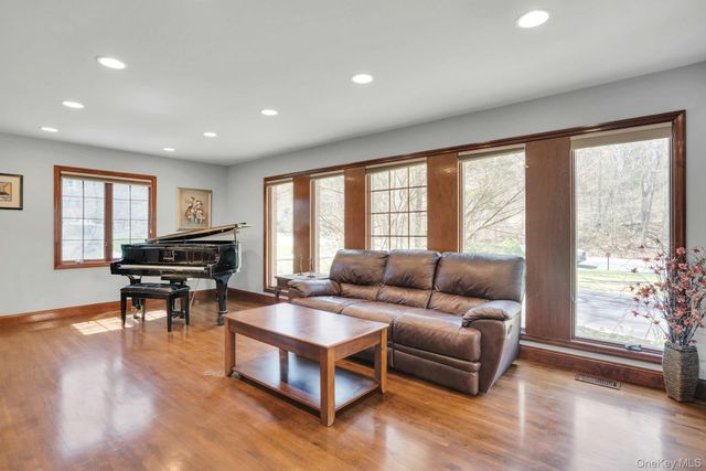 12 Bagatelle Road, Dix Hills, NY 11746