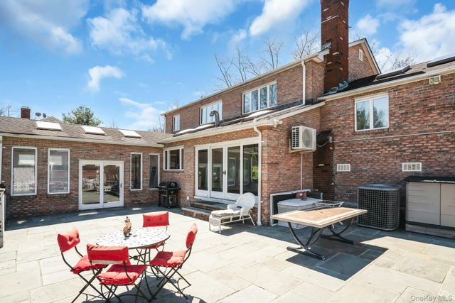 12 Bagatelle Road, Dix Hills, NY 11746