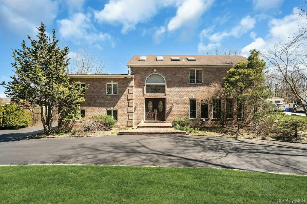 12 Bagatelle Road, Dix Hills, NY 11746