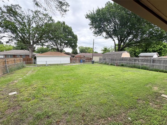 2803 Lockhart Avenue, Dallas, TX 75228