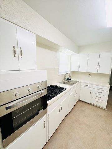 2803 Lockhart Avenue, Dallas, TX 75228